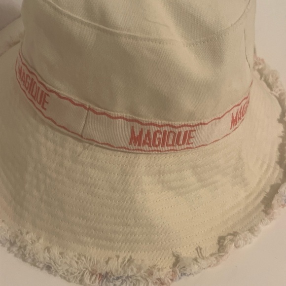 HOTEL MAGIQUE Anthropologie LOVE Apple HEARTS Bucket Hat Adjustable Sold out - Picture 3 of 11